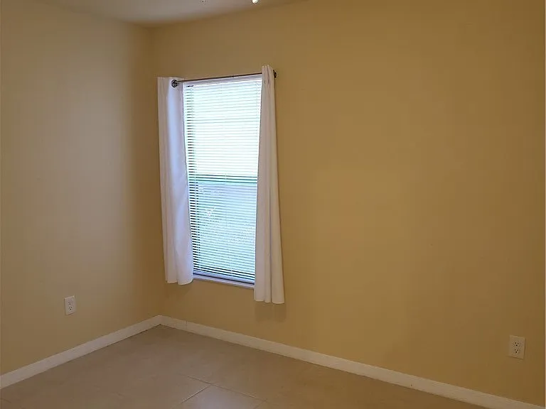 4525 SW 8th Pl — Photo 2