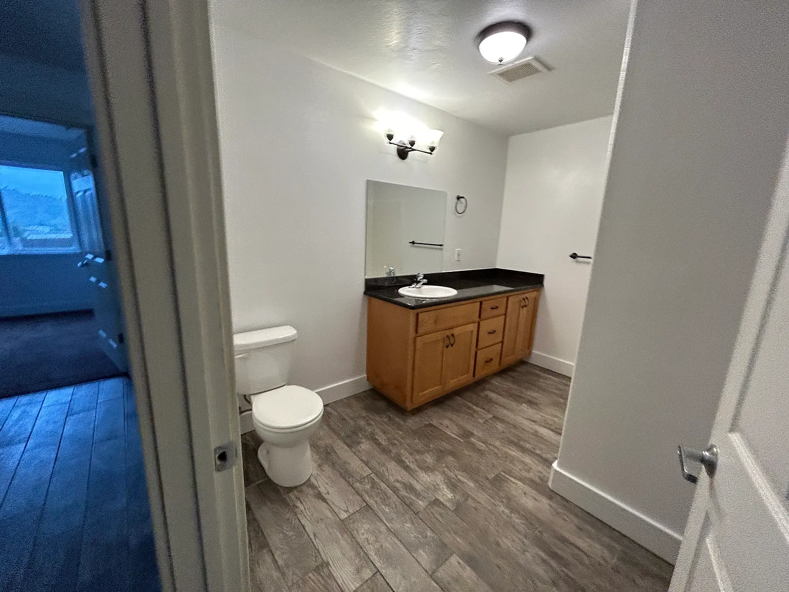 2 bed, 900 sqft, $1,350 — Photo 4