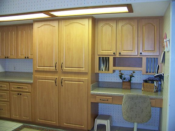 Pantry/Desk Area