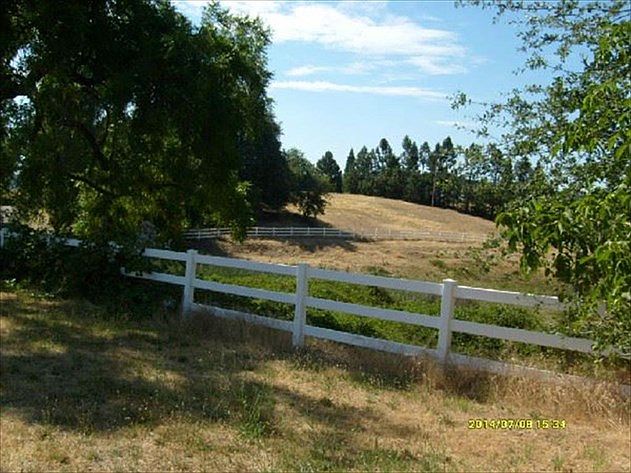 2nd image of 3325 Cattle Creek Ln