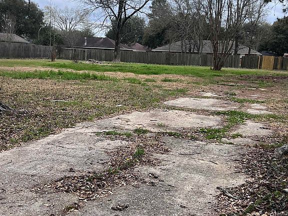 5th image of 1554 Rollins Rd
