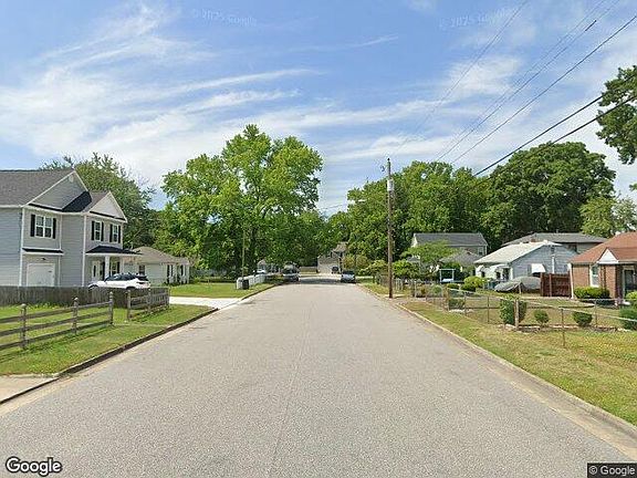 Exterior Neighborhood (street photo)