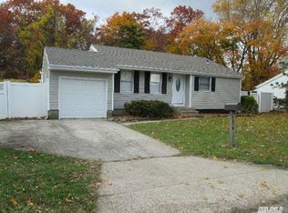 176 Hilltop Dr, Brentwood, NY 11717