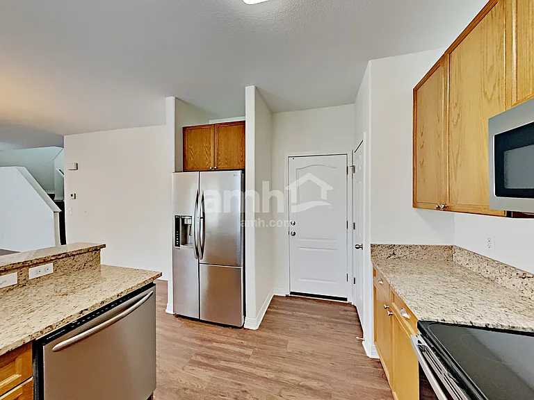 2542 S Genoa St — Photo 3