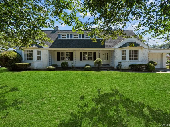 298 Nassau Parkway, Oceanside, NY 11572