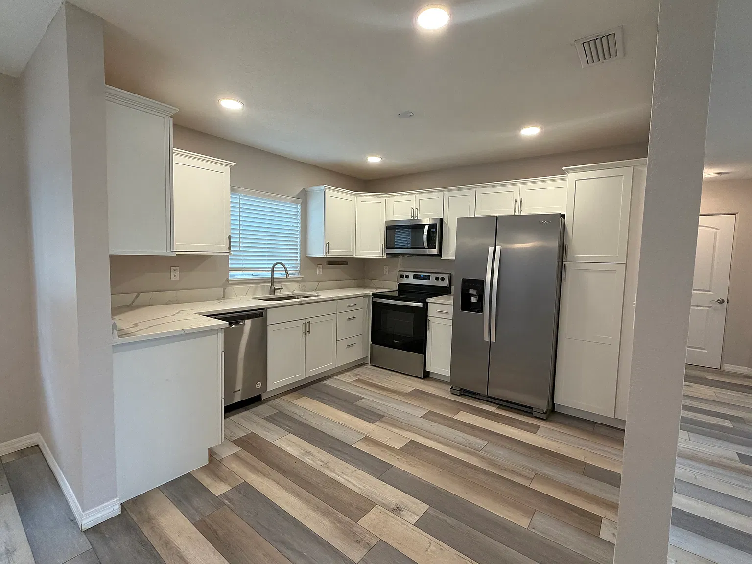 2 bed, 1100 sqft, $2,200 — Photo 3