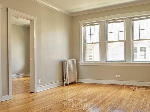 3rd image of 2469 W Gunnison St #3