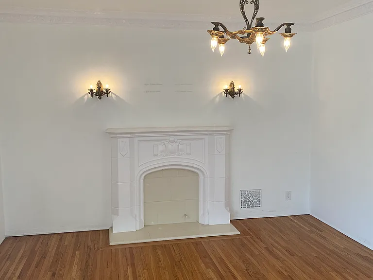 200 S Fuller Ave #4 — Photo 4