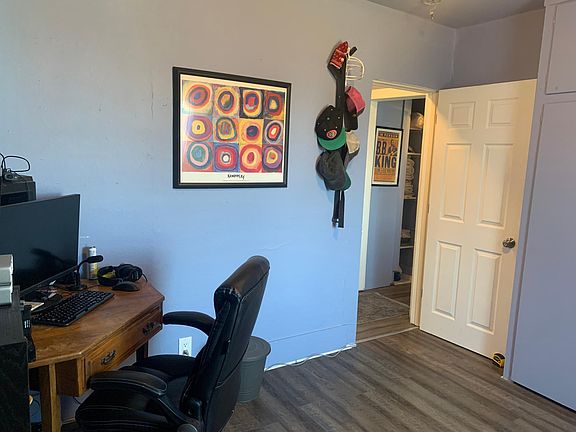 4th image of 215 W 14th St