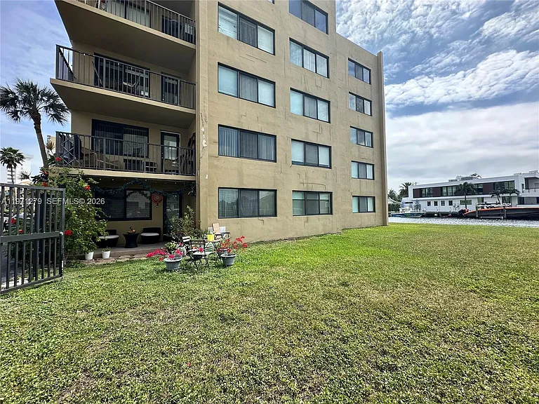 301 Golden Isles Dr #114 — Photo 22