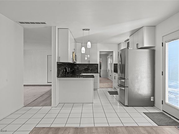 4th image of 270 Parkview Dr