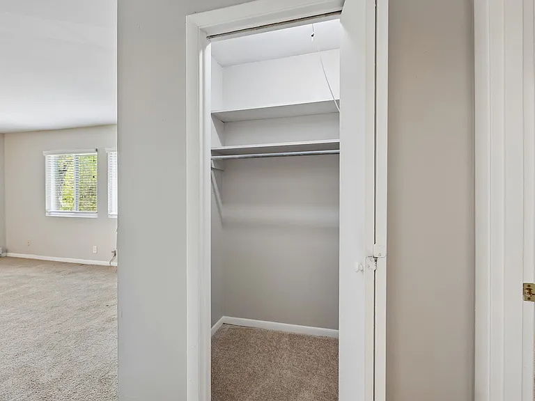 550 Harding Pl #E113 — Photo 9