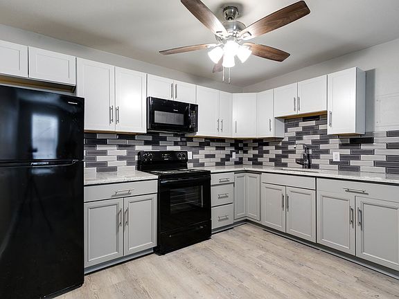 4th image of 37 Labrook Dr APT 1