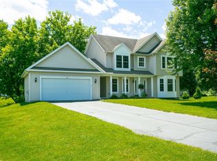 23 Edmar Ct, Henrietta, NY 14467