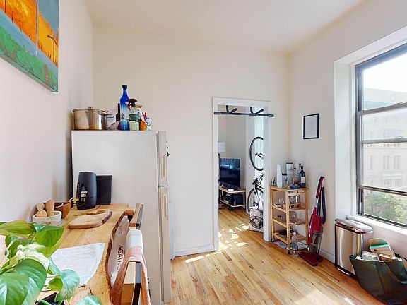 3rd image of 1443 York Ave APT 4e