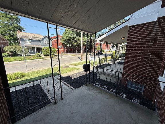 4th image of 2112-2120 Indianola Ave #2114