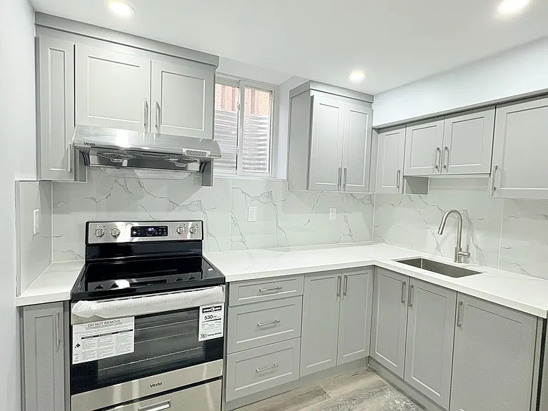 11 Meadow Wood Cres #BASEMENT — Photo 14