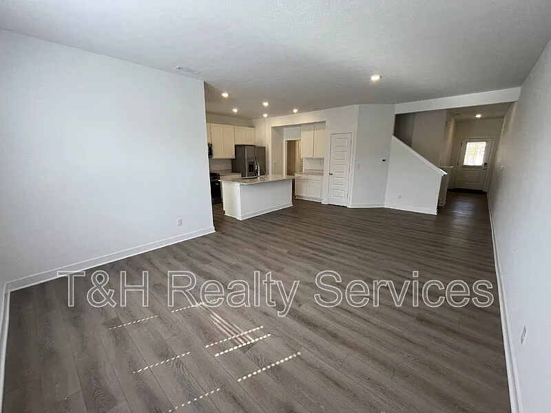 3 bed, 2.5 bath, 1793 sqft, $2,300 — Photo 2