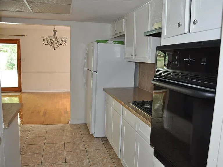 5519 Caversham Dr — Photo 13