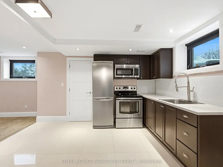 64 Four Oaks Gate #BASEMENT — Photo 8