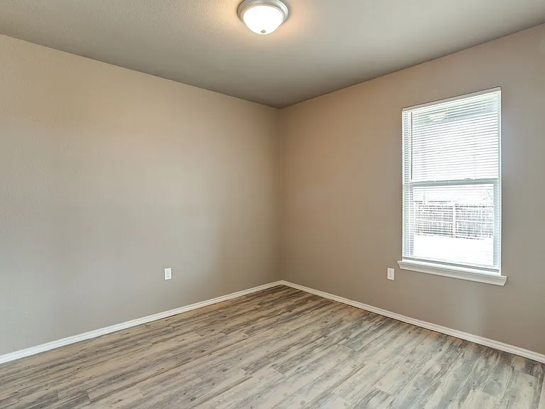 2223 E Main St — Photo 14