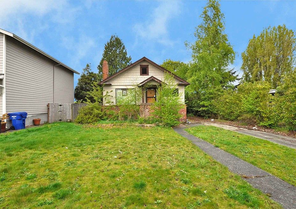 2nd image of 3227 45th Ave SW