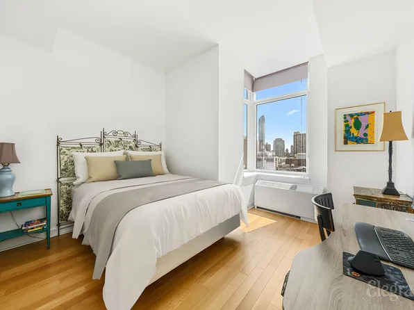 80 Riverside Boulevard image 9 of 17