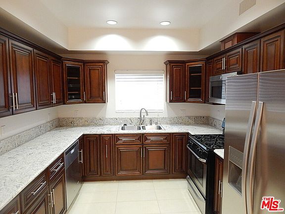 5th image of 2018 Hillcrest Dr