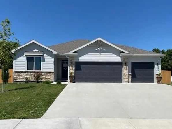 5004 Cedar Grove Way, Lawrence, KS 66049