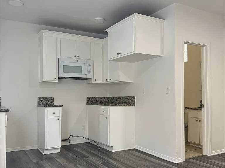 2284 Long Beach Blvd — Photo 1