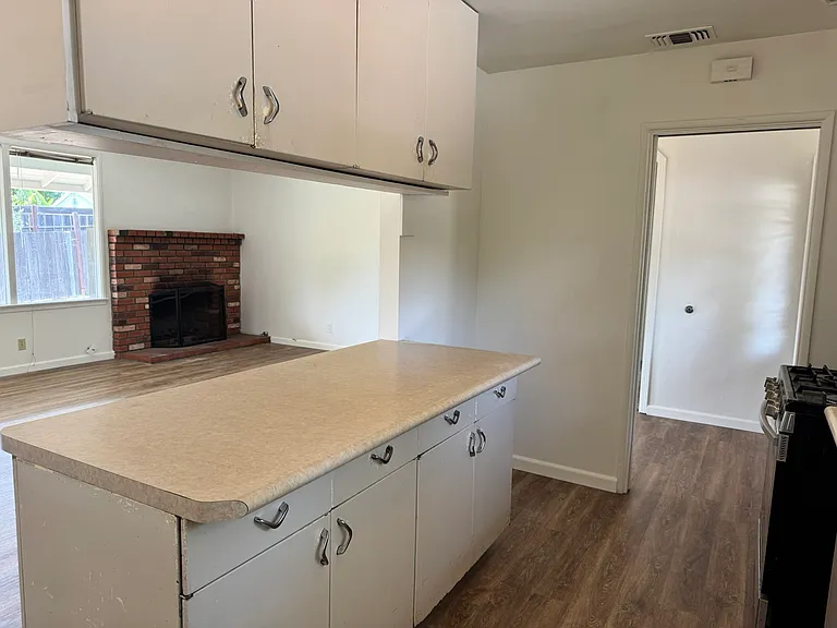 2441 Helena St — Photo 19
