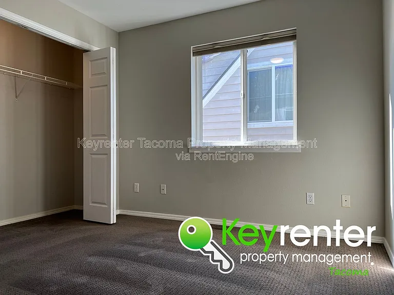 628 N Steele St — Photo 16