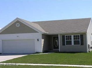 800 Parkwood Dr, Greenville, MI 48838