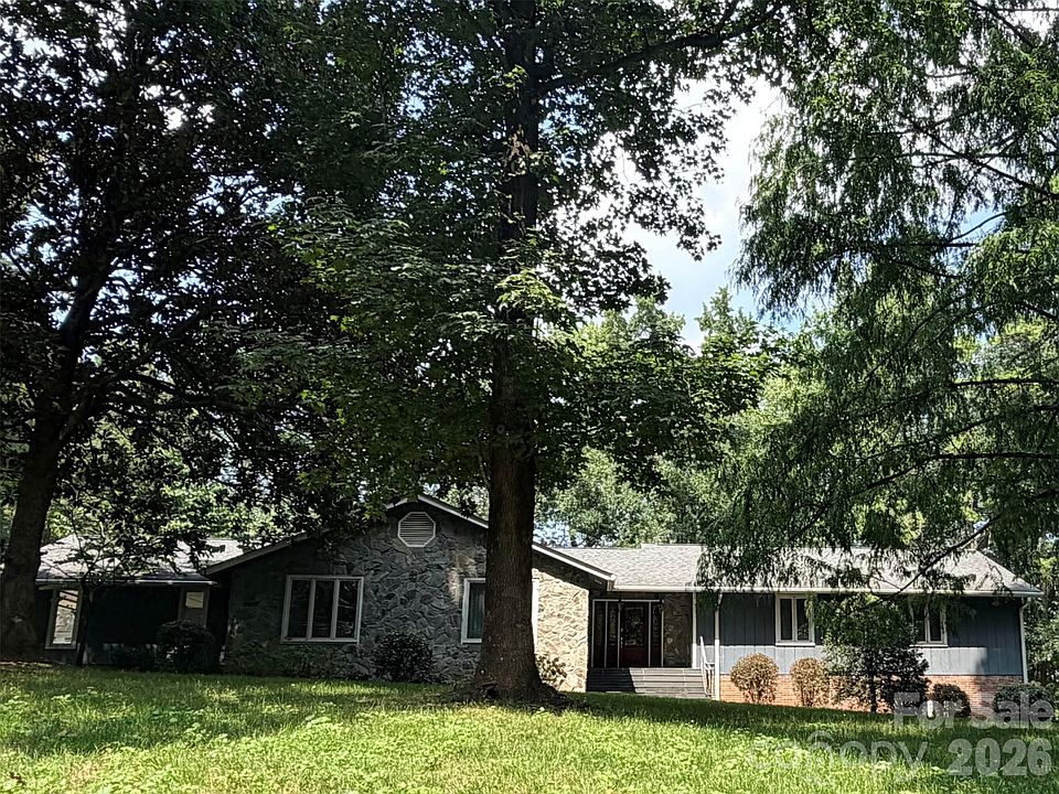 2nd image of 600 Fairway Dr