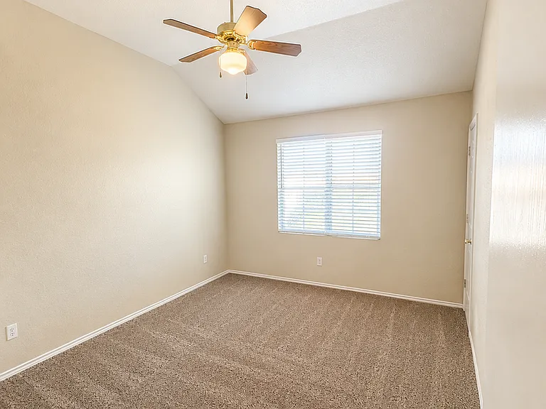2710 Vernice Loop #B — Photo 11