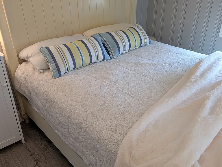 Primary bedroom, relax in comfort