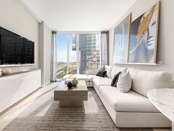 4th image of 675 W 59th St #1708