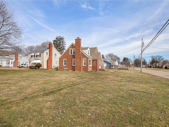 5th image of 3065 25th St NW