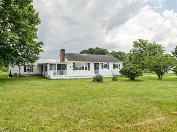 6990 Edison St NE, Hartville, OH 44632