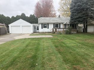 1033 Kusterer Dr NW, Grand Rapids, MI 49534