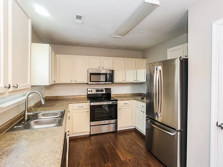 7124 Fox Point Dr — Photo 8
