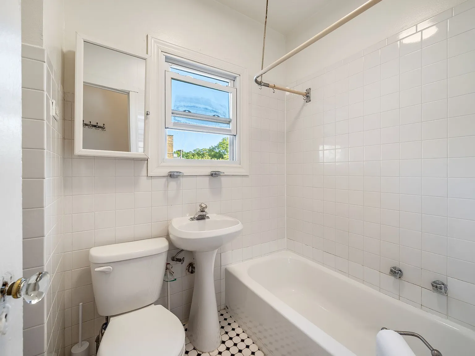 2 bed, $2,800 — Photo 2