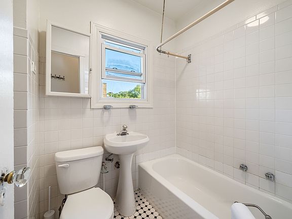 2nd image of 2148 Maple Ave #2