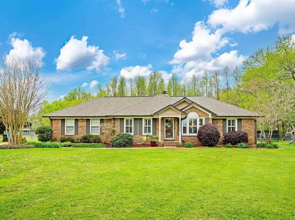 135 Brookview Dr, Hazel Green, AL 35750