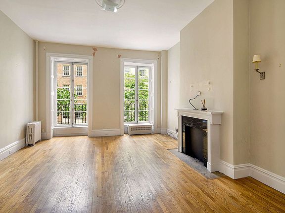 3rd image of 34 E 70th St
