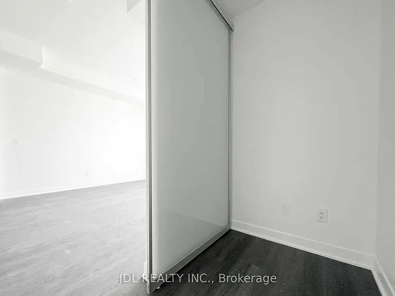 185 Alberta Ave W #313 — Photo 5