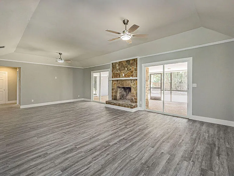 300 Riomar Dr — Photo 14