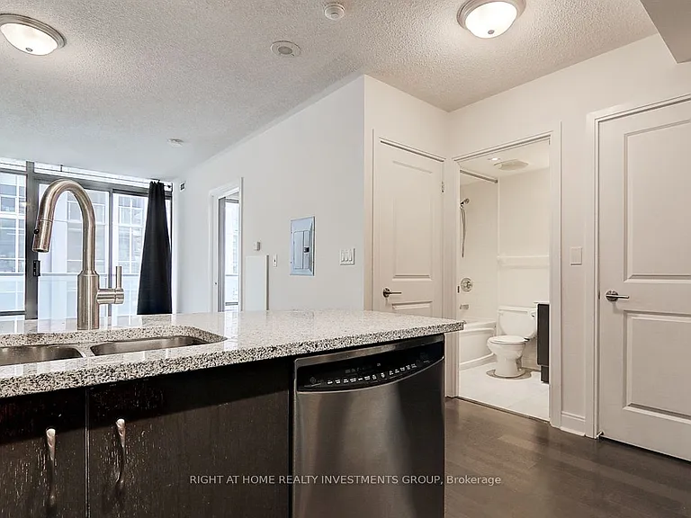 18 Yorkville Ave #704 — Photo 8