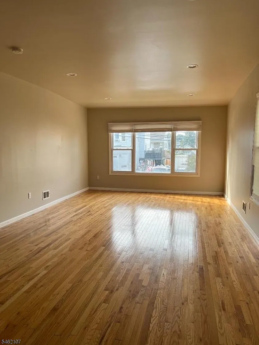 2 bed, 1.0 bath, $2,200 — Photo 2