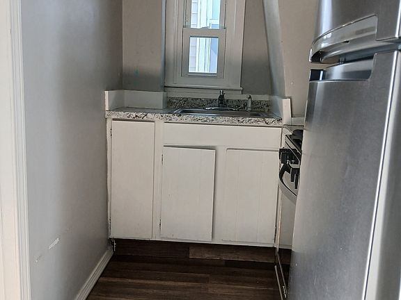 3rd image of 187 Brightman St